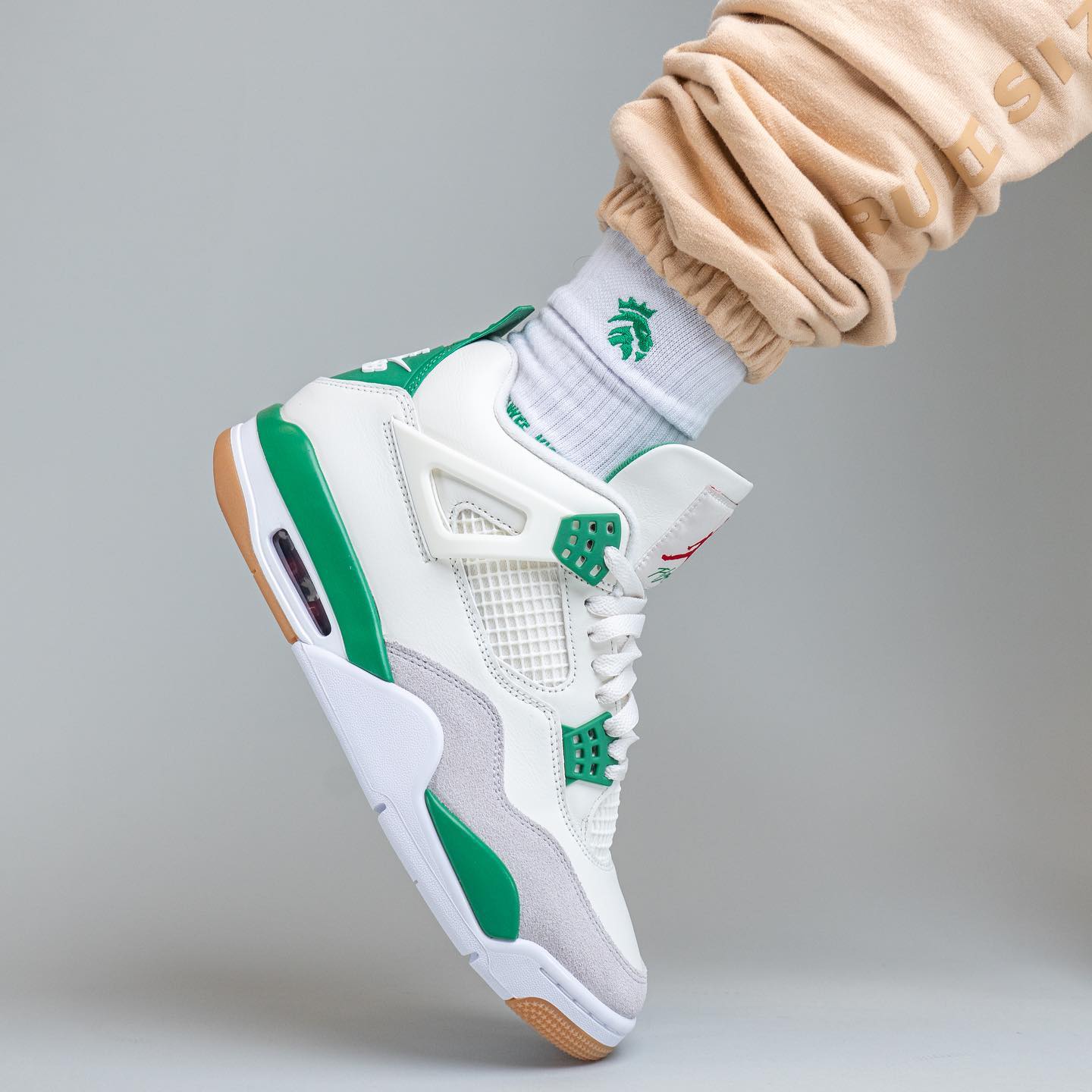 Air Jordan 4 SB Retro Pine Green