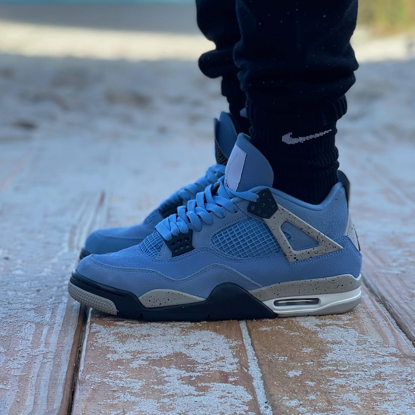 Air Jordan 4 University Blue