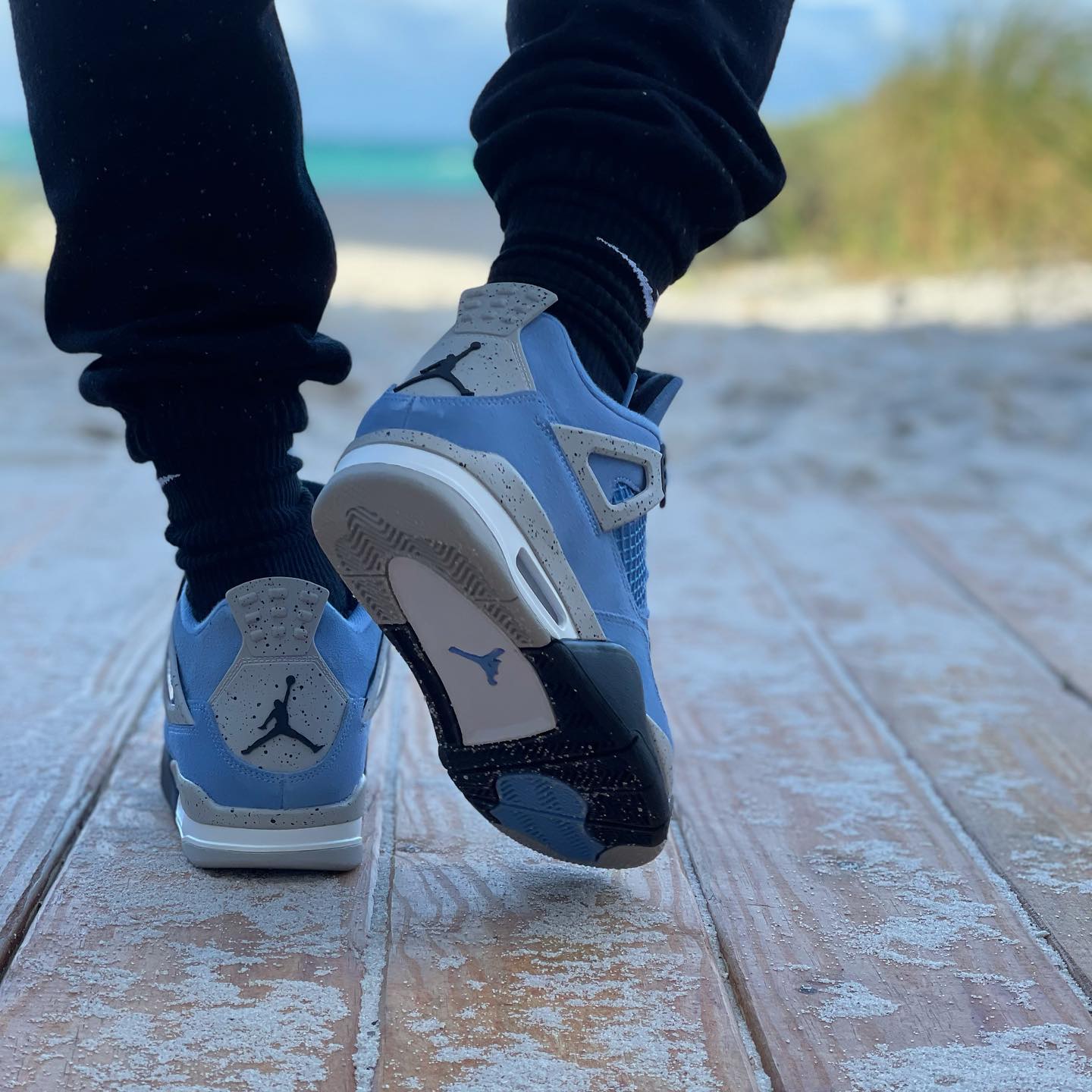 Air Jordan 4 University Blue