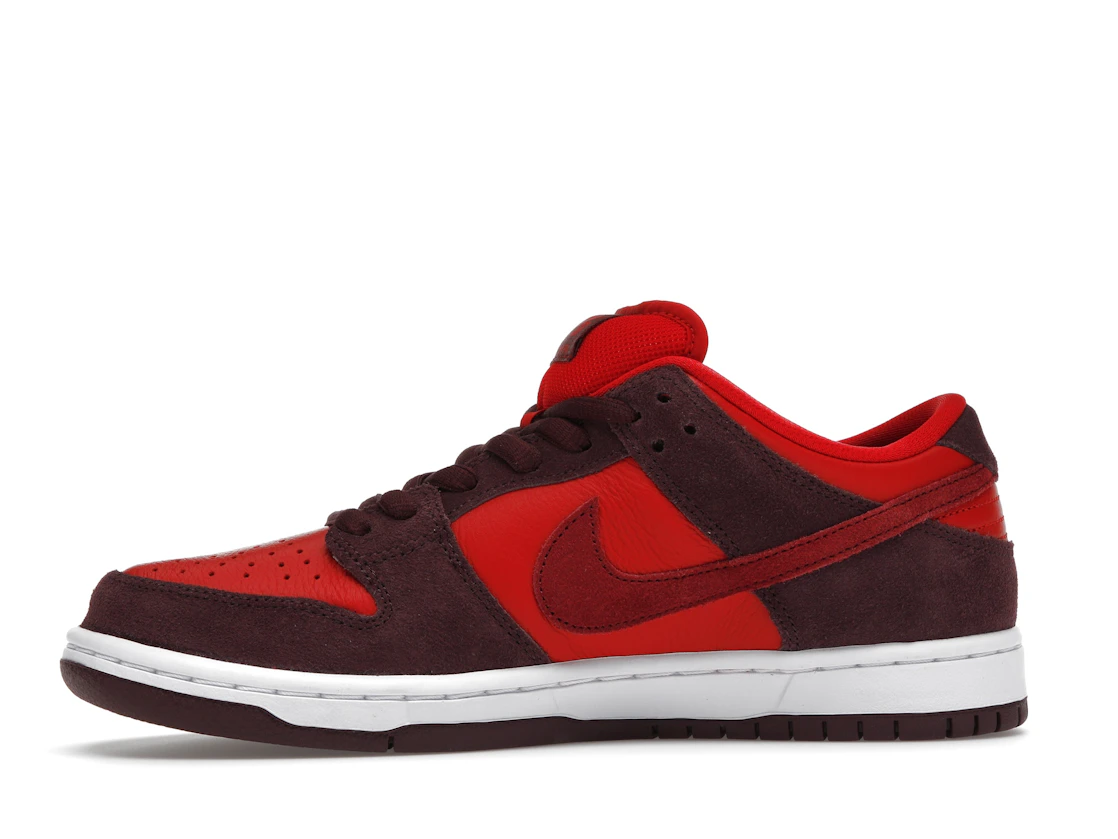 Nike SB Dunk Low Cherry